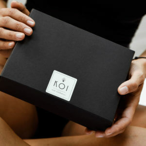 Czarne pudełko prezentowe KOI